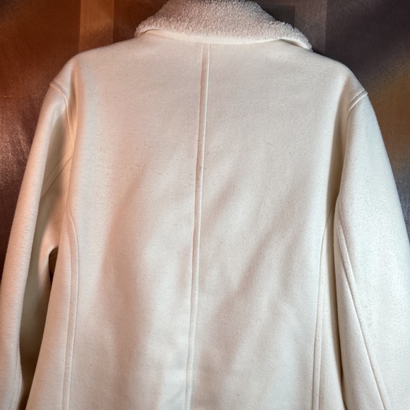 MIDI length off white asymmetrical zipper with sheared collar. Full zip XL. 302 - Picture 5 of 8